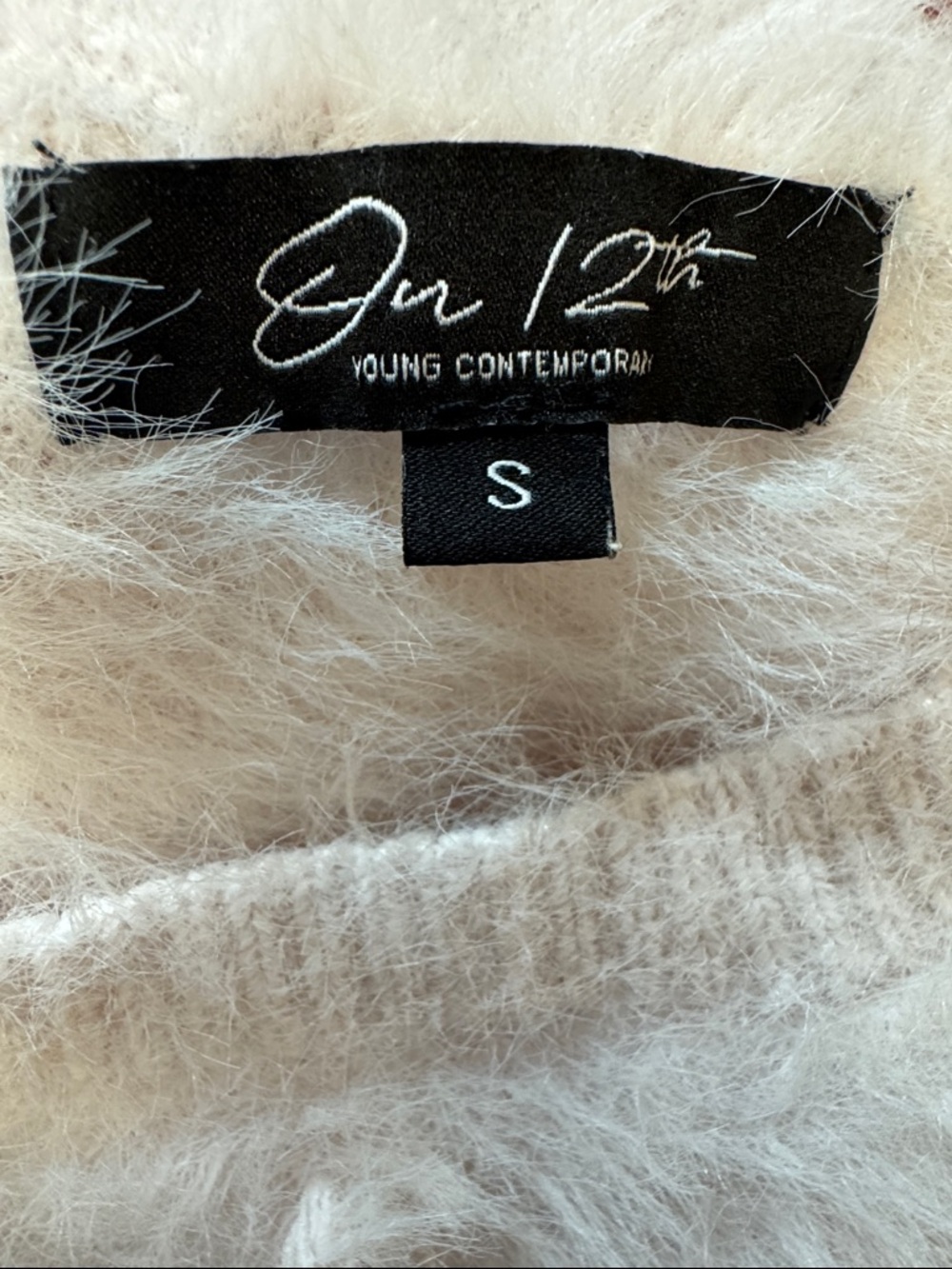 On 12th Fuzzy Eyelash Pearl Feather Cropped Sweater Small Soft Pink Chic - Picture 4 of 5